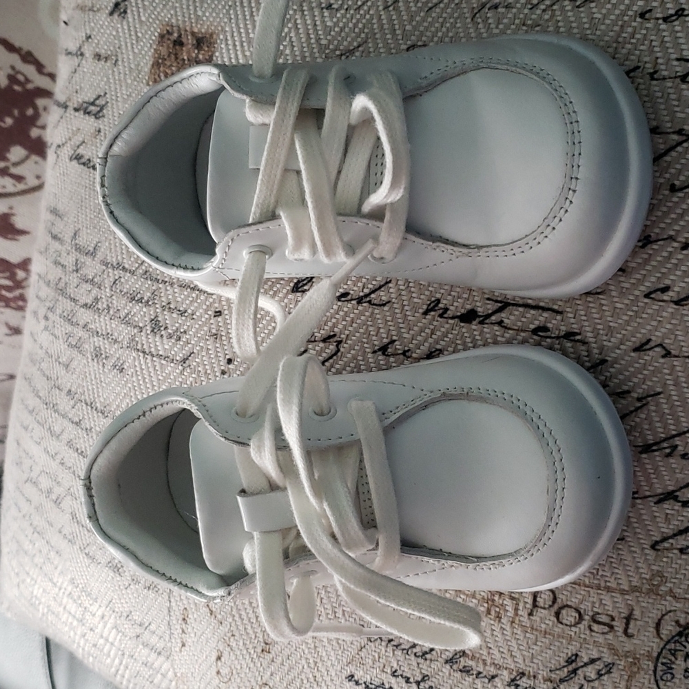 Leather white baby shoes